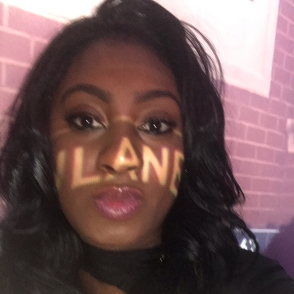 Meet your Posher, Carla - Picture 1 of 1